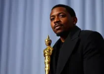 Michael B. Jordan pausa